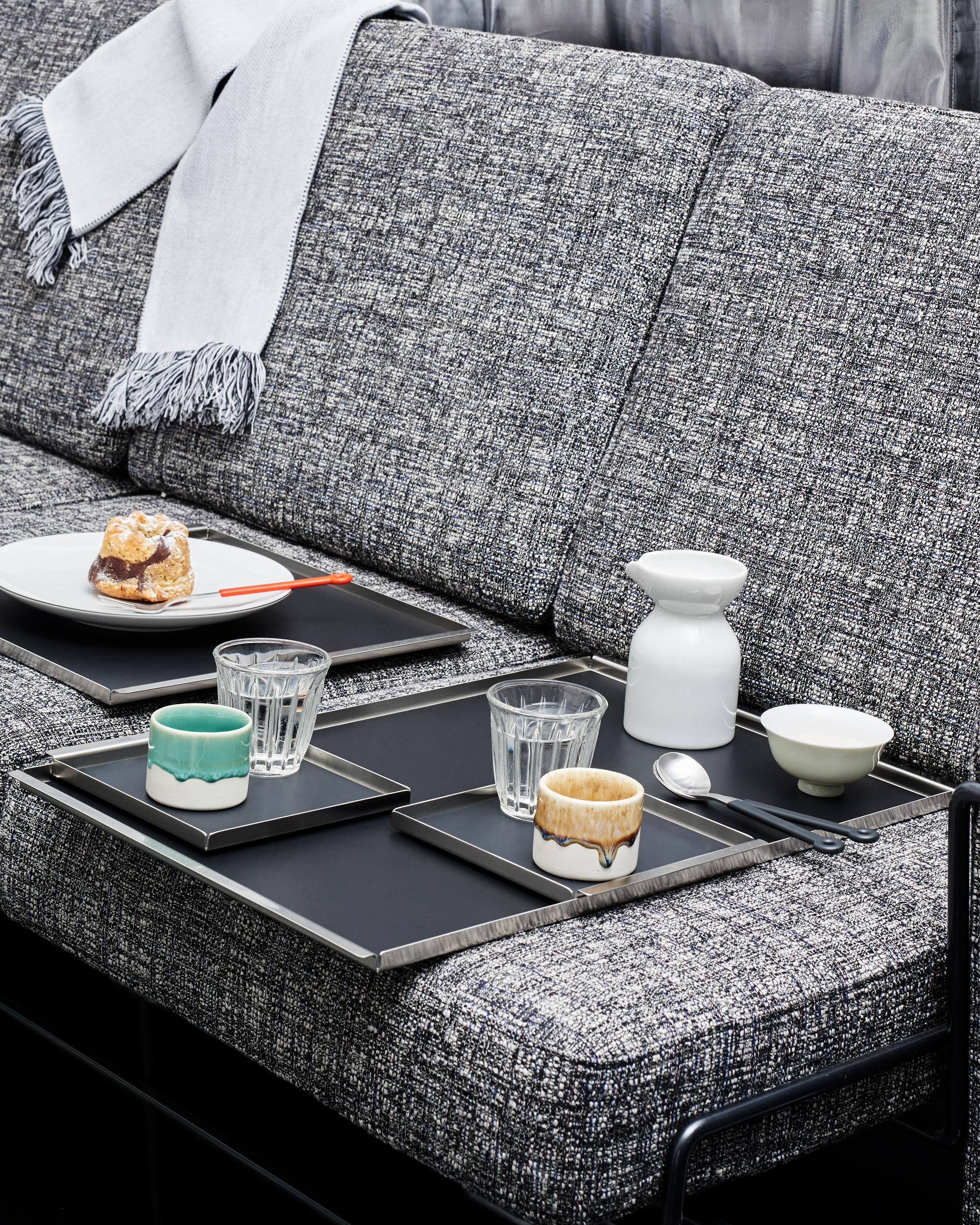 Mono Tablett 23 x 23 – Mono Bestecke